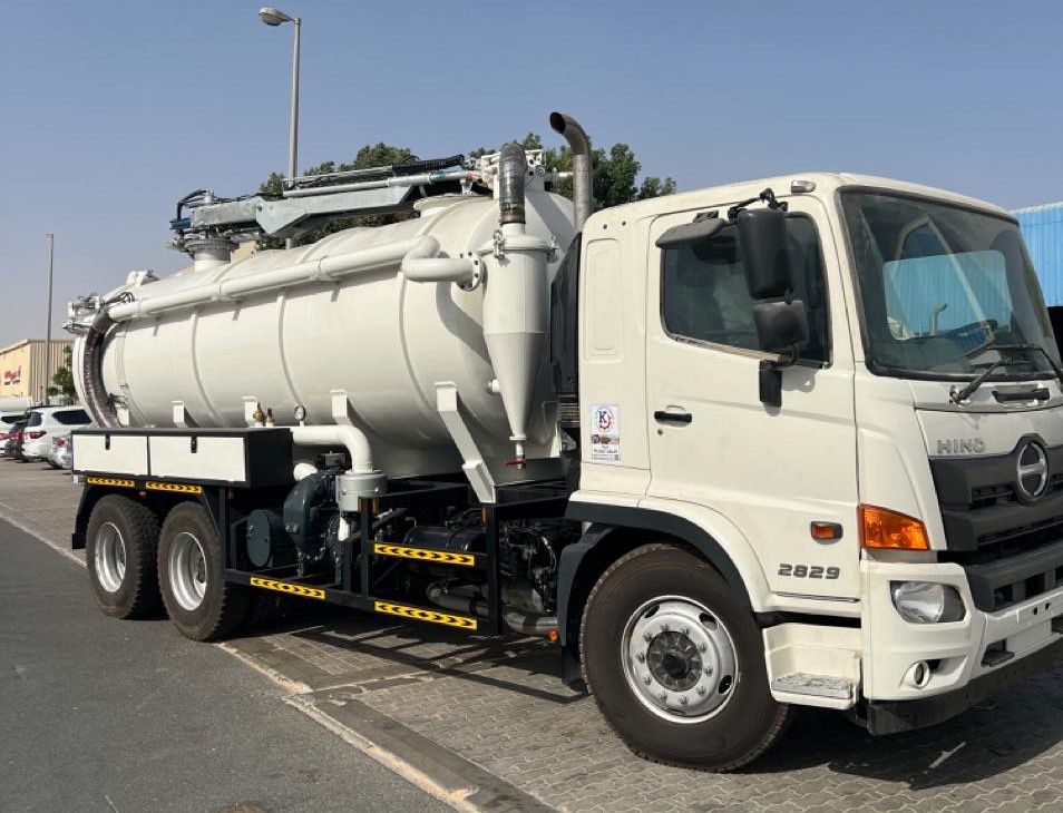 Supply Oil sludge vacuum tanker 13000 L According to GCC (Gulf Community. Country)